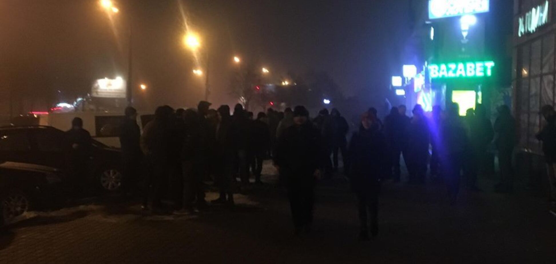 В сети заявили о рейдерском захвате ТЦ Киева: опубликованы фото и видео