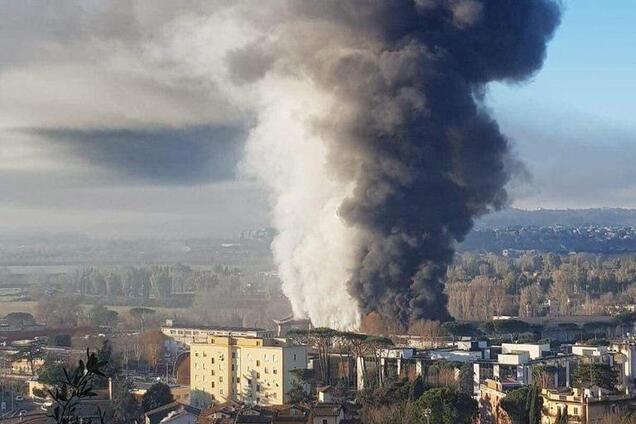 У Римі сталася масштабна пожежа: з'явилися фото і відео
