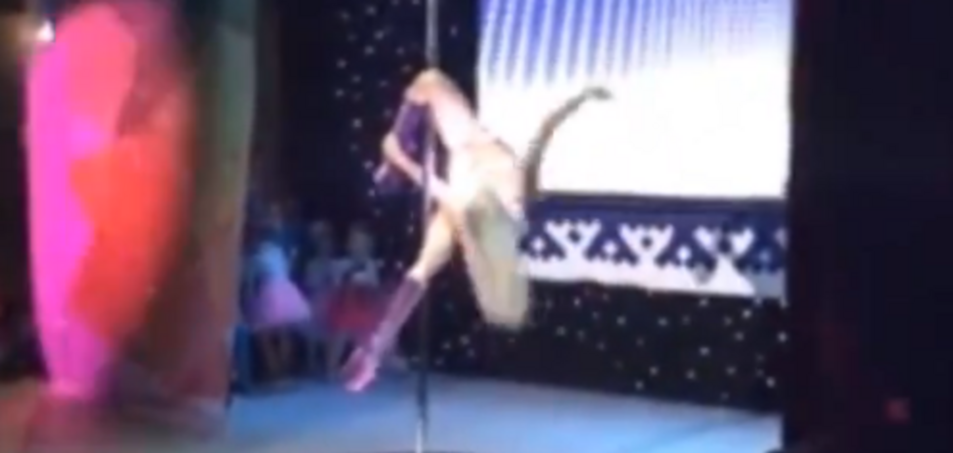 ''Как же духовность, товарищи?'' В России школьников сводили на стриптиз