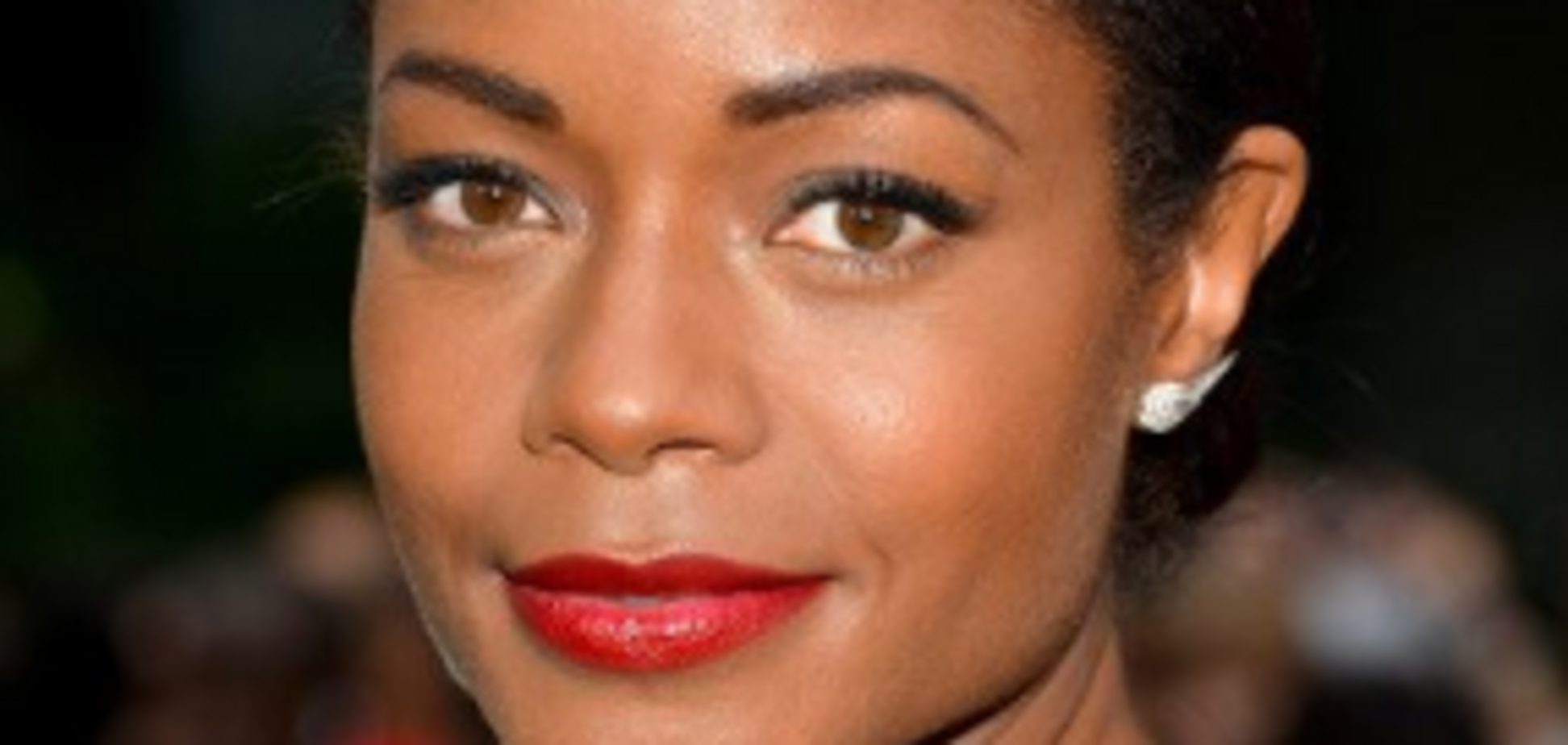 Зірка кіно з Британії засвітилася в одязі від українського дизайнера