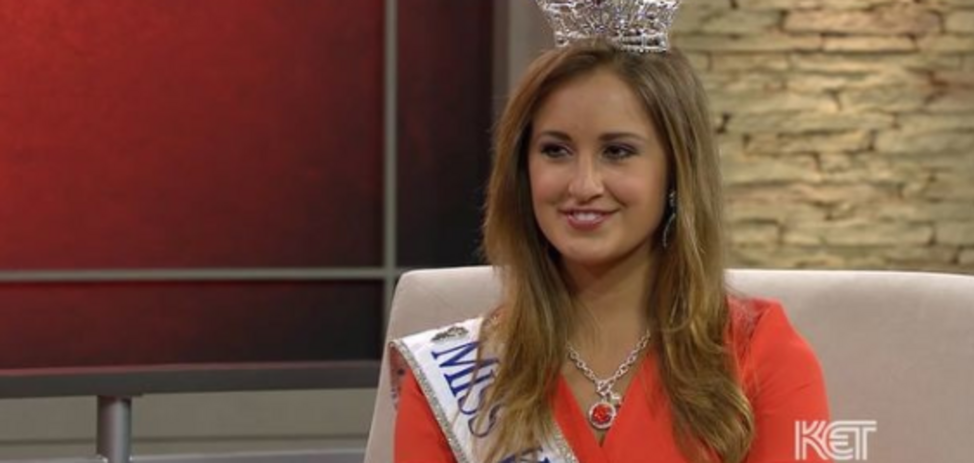 Екс-фіналістку ''Міс США'' заарештували за розбещення школяра: подробиці