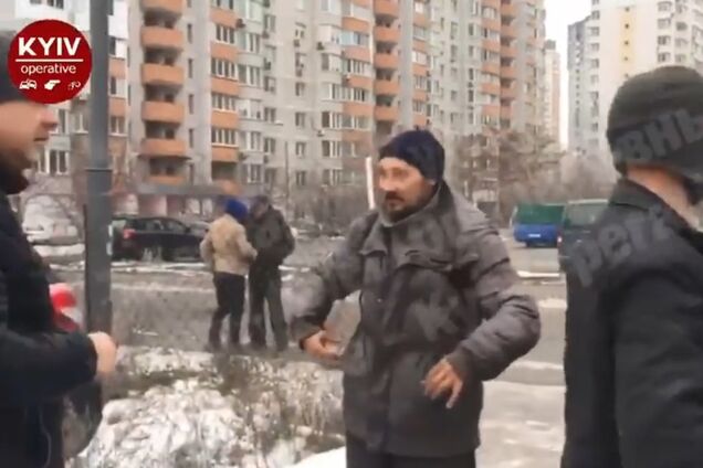 ''Выстрелил в колено и голову'': в Киеве произошла потасовка из-за обвинения в краже