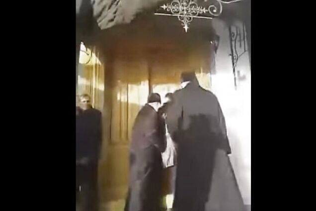 На Тернопольщине священники устроили побоище в храме: видео ''схватки''