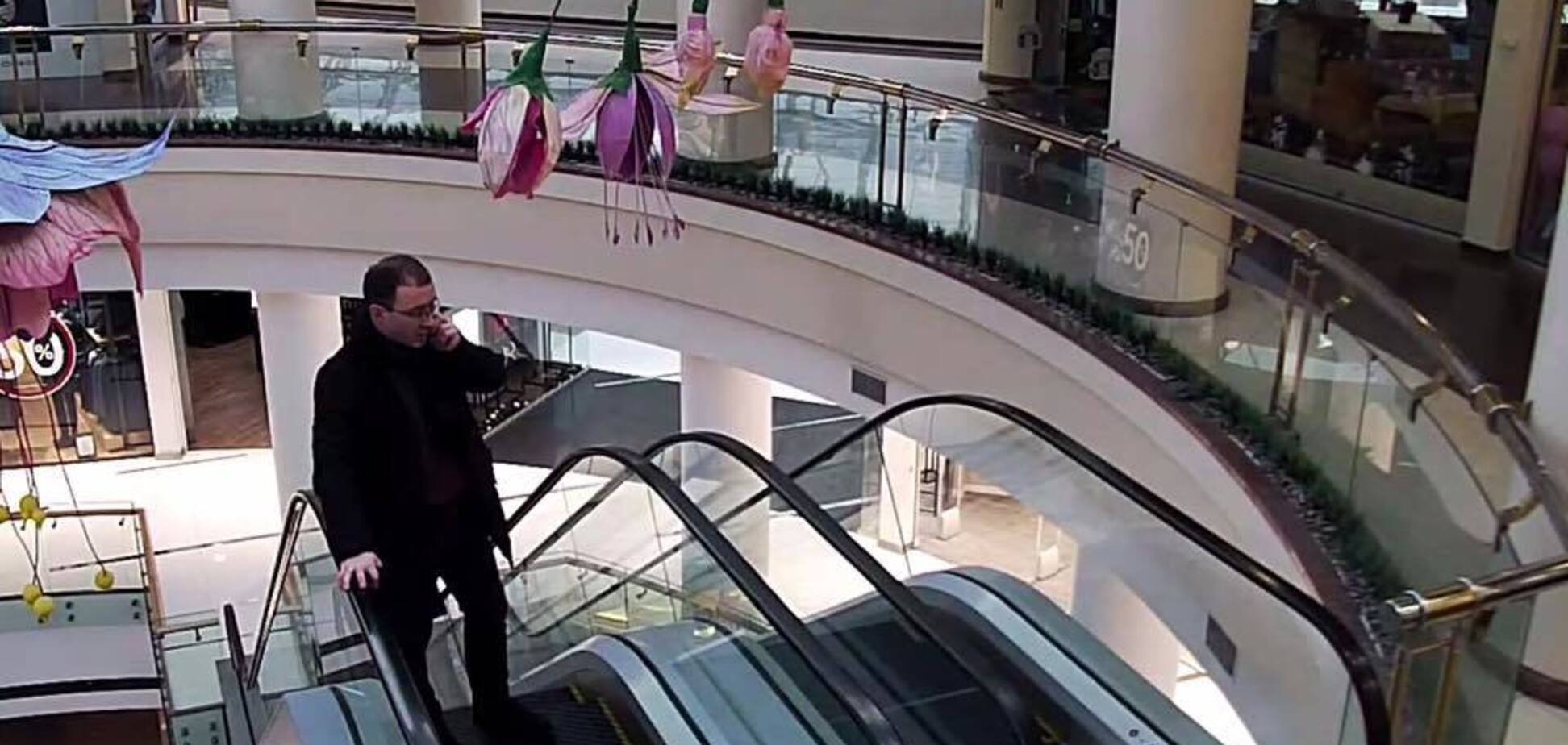 Разоблачена схема ''щипачей'' в крупном ТЦ Киева: фото и видео преступников за работой