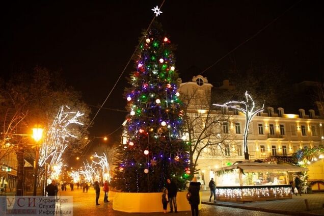 В Одессе зажгли главную елку города: яркие фото