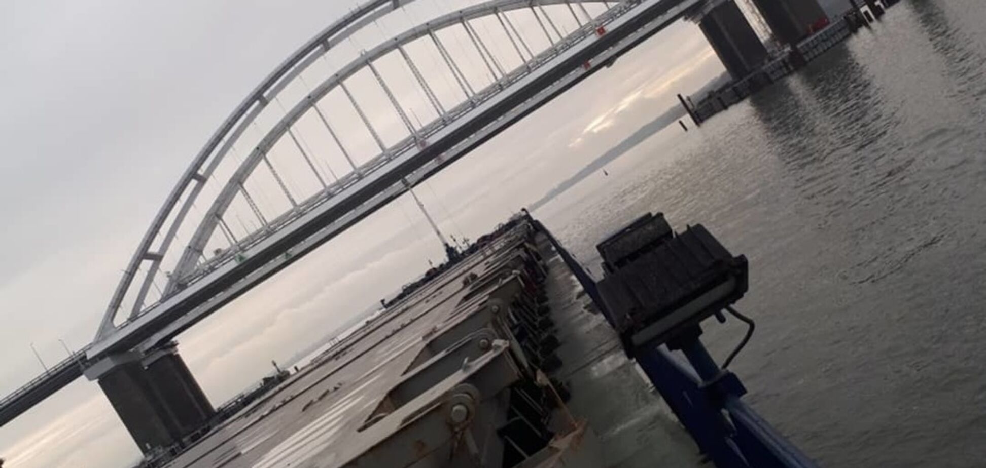 ''Частокол с калиткой'': в сети показали знаковые фото провального Крымского моста
