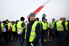''Желтые жилеты'' добрались до Польши: в требованиях звучит Украина