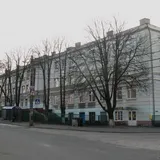 У Києві водій авто влетів у школу і втік: відео з місця події