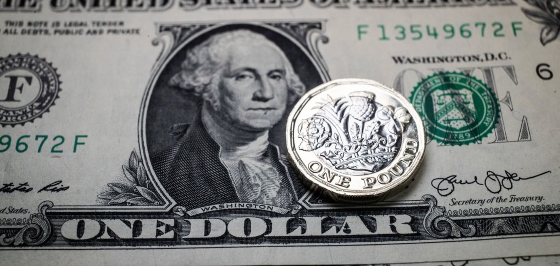 Долар у банках подолав нову позначку: гривня втратила позиції