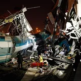 У Туреччині два пасажирські потяги зіткнулися лоб у лоб: 7 жертв, десятки постраждалих