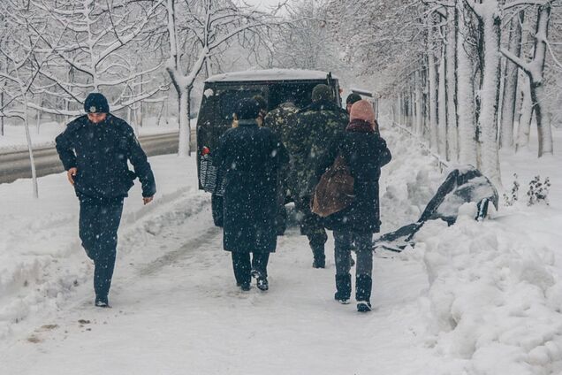В Киеве посреди улицы умер мужчина: первые подробности