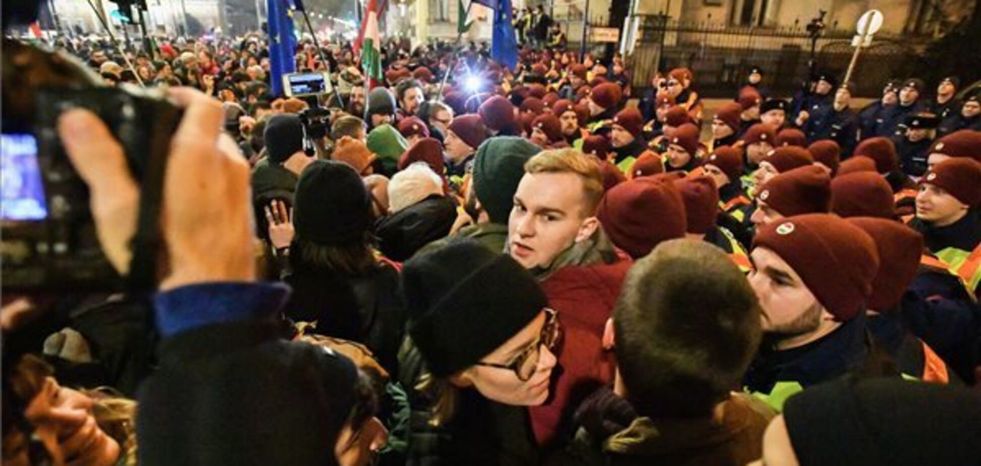 В Будапеште вспыхнули массовые протесты: произошли столкновения. Фото и видео бунта