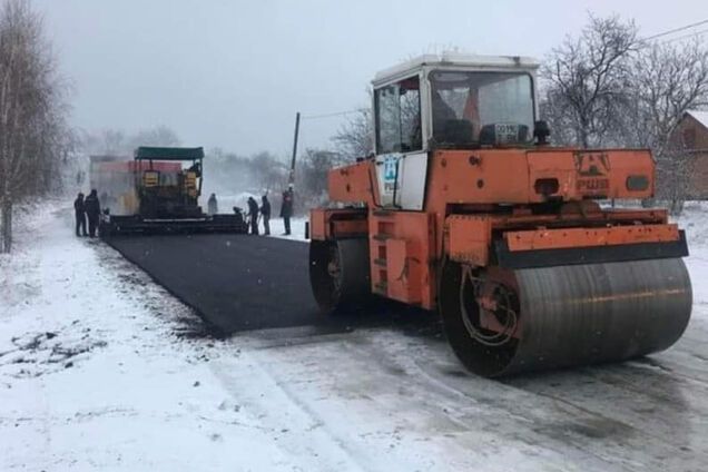 'Не отримають грошей': 'Укравтодор' пригрозив підрядникам, які кладуть асфальт на сніг