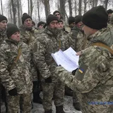 ''Ходим с оружием, БТРы заправлены'': что происходит в воинских частях Украины