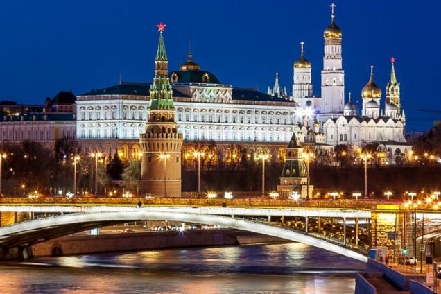 Кремль балансирует на лезвии ножа