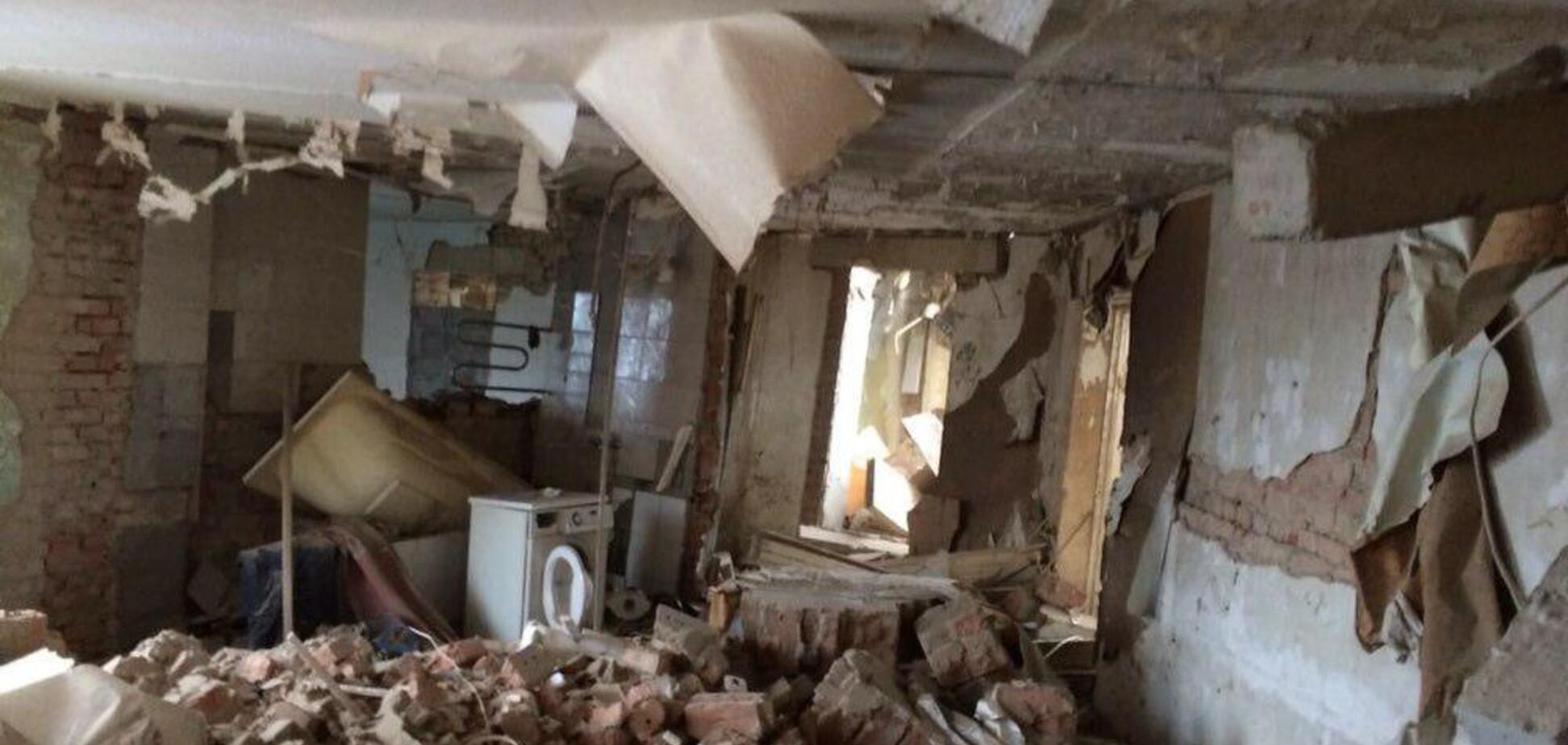 Під Києвом прогримів вибух у житловому будинку: перше відео обвалення