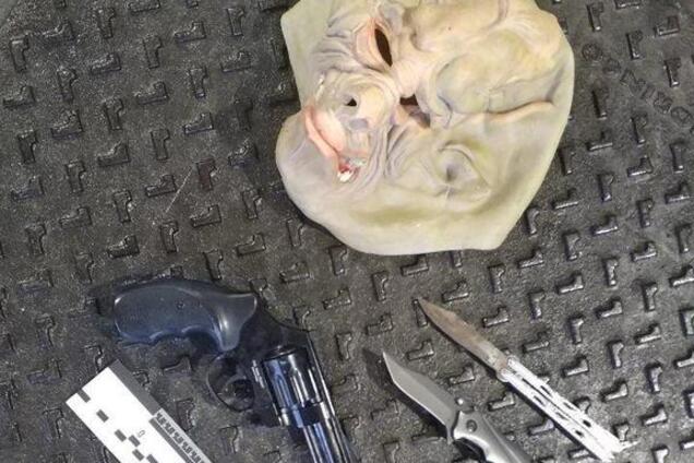 У Києві озброєна банда грабувала заправку: фото