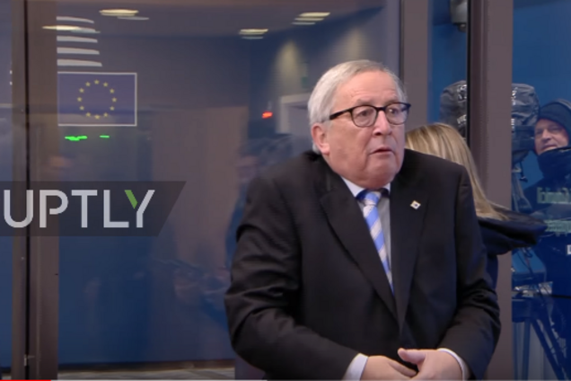 Юнкер странно повел себя на саммите лидеров ЕС: курьезное видео