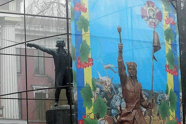 Демонтаж памятника Суворову в Киеве: скандал получил продолжение