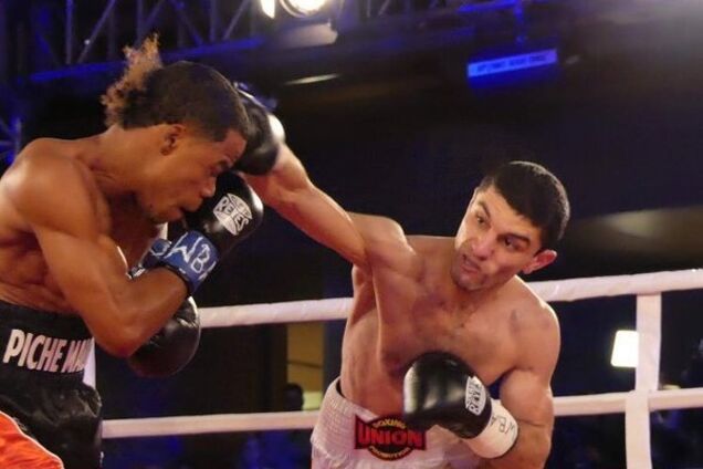 Ползал по рингу: непобедимый украинский боксер выиграл чемпионский бой