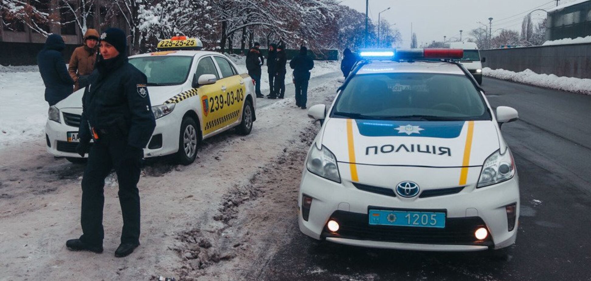 В Киеве вооруженный СБУшник угнал такси: подробности и фото