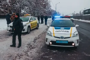 В Киеве вооруженный СБУшник угнал такси: подробности и фото