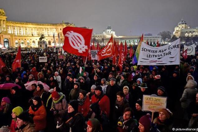 По стопам ''желтых жилетов'': Австрию всколыхнул многотысячный протест