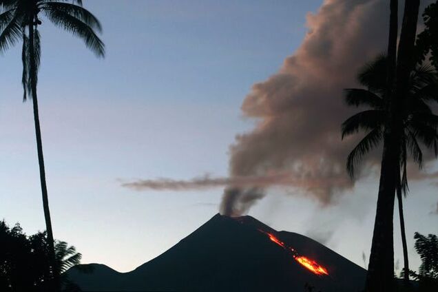 В Індонезії — потужний землетрус і виверження вулкана: фото та відео