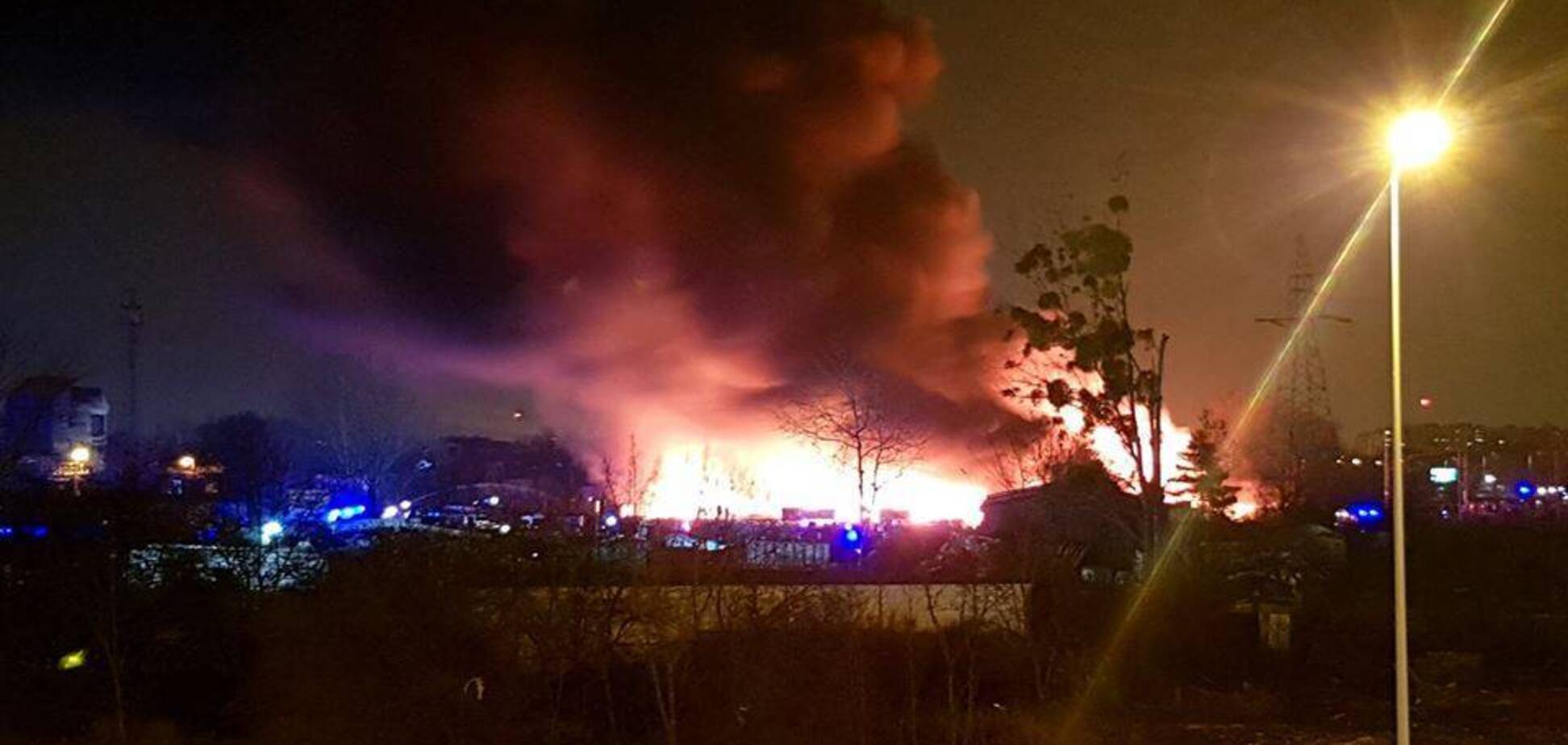 Гигантский пожар в Польше: фото и видео огненного ада