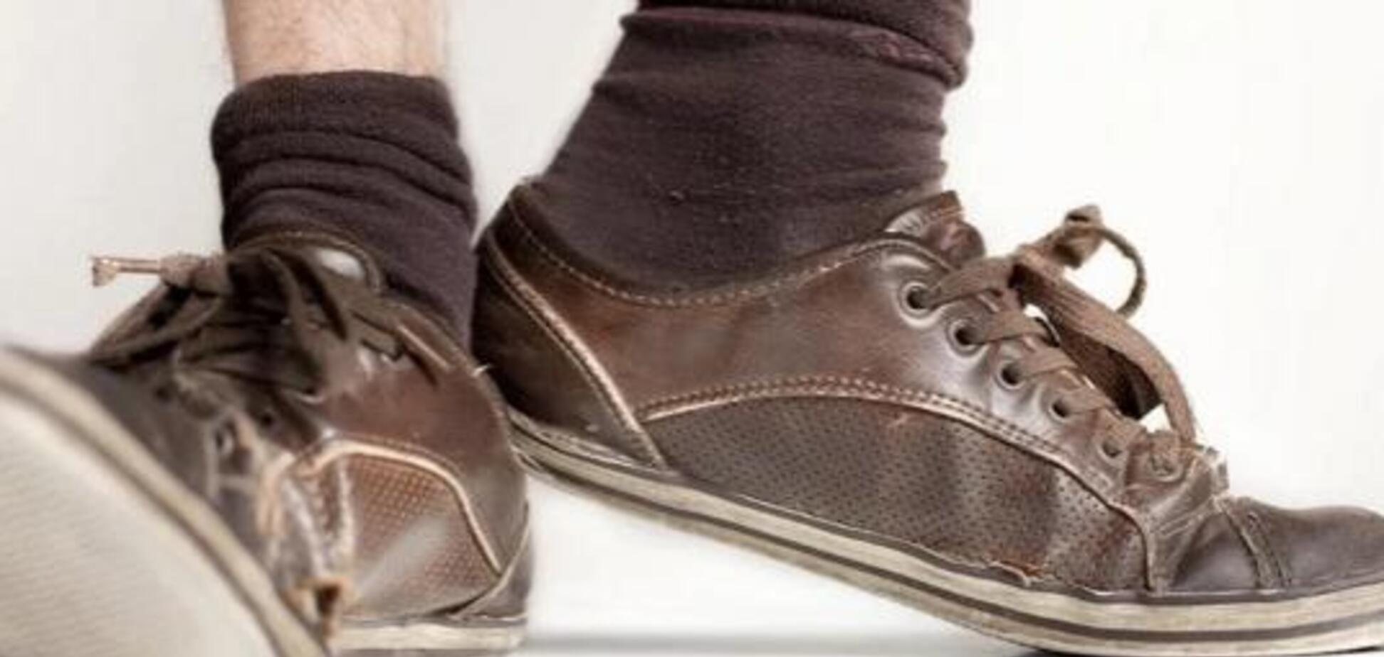 Задыхался: китайца чуть не убила привычка нюхать грязные носки 