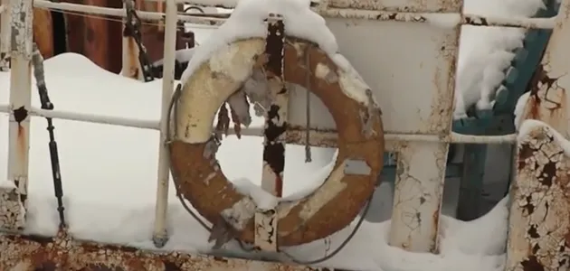 Вже не попливуть: з'явилося відео з найбільшим у Росії ''кладовищем'' кораблів