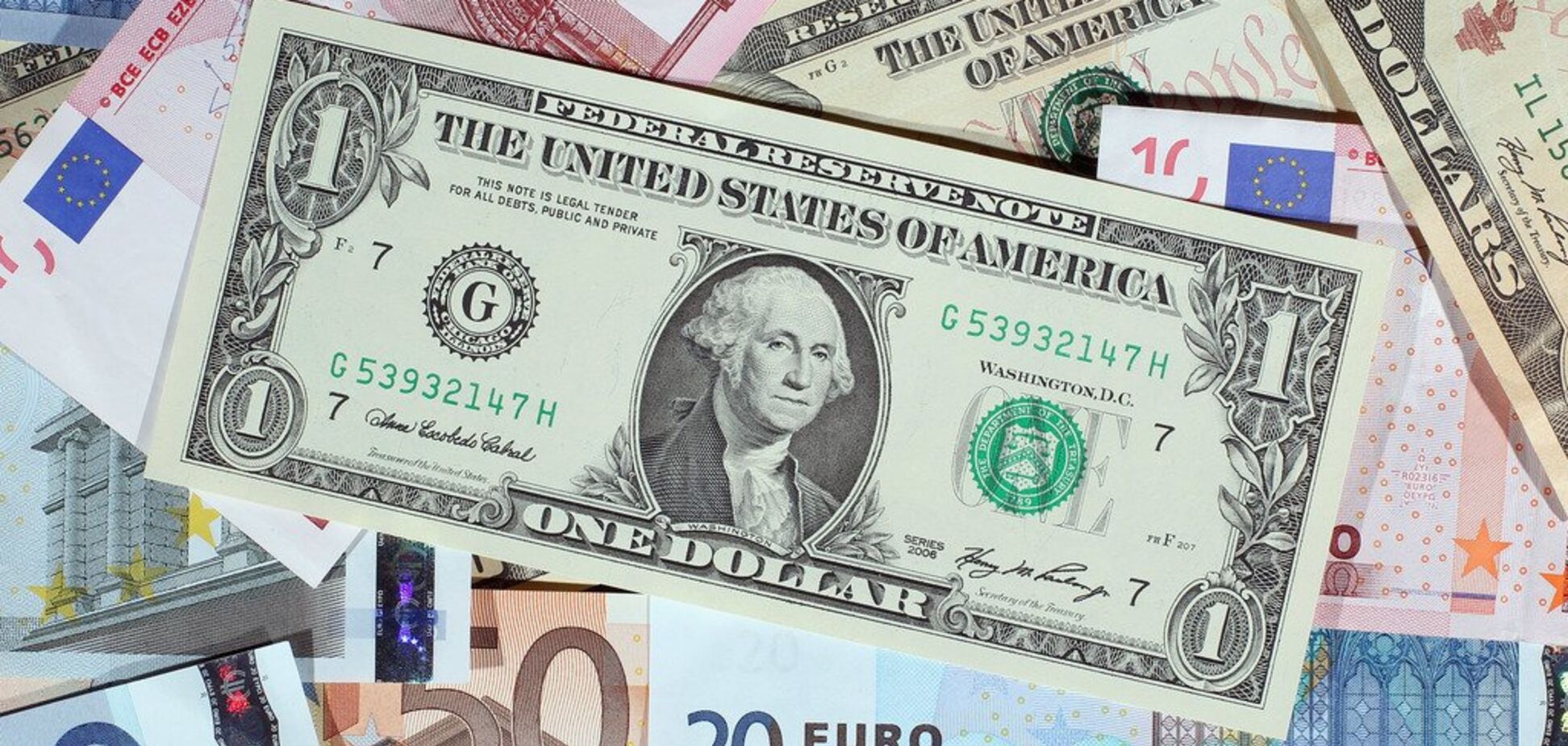 Долар в українських банках подешевшав