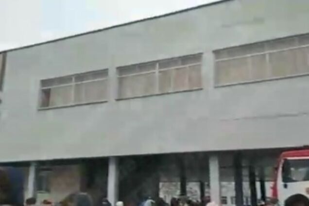 У Києві загорілася школа: дітей евакуювали