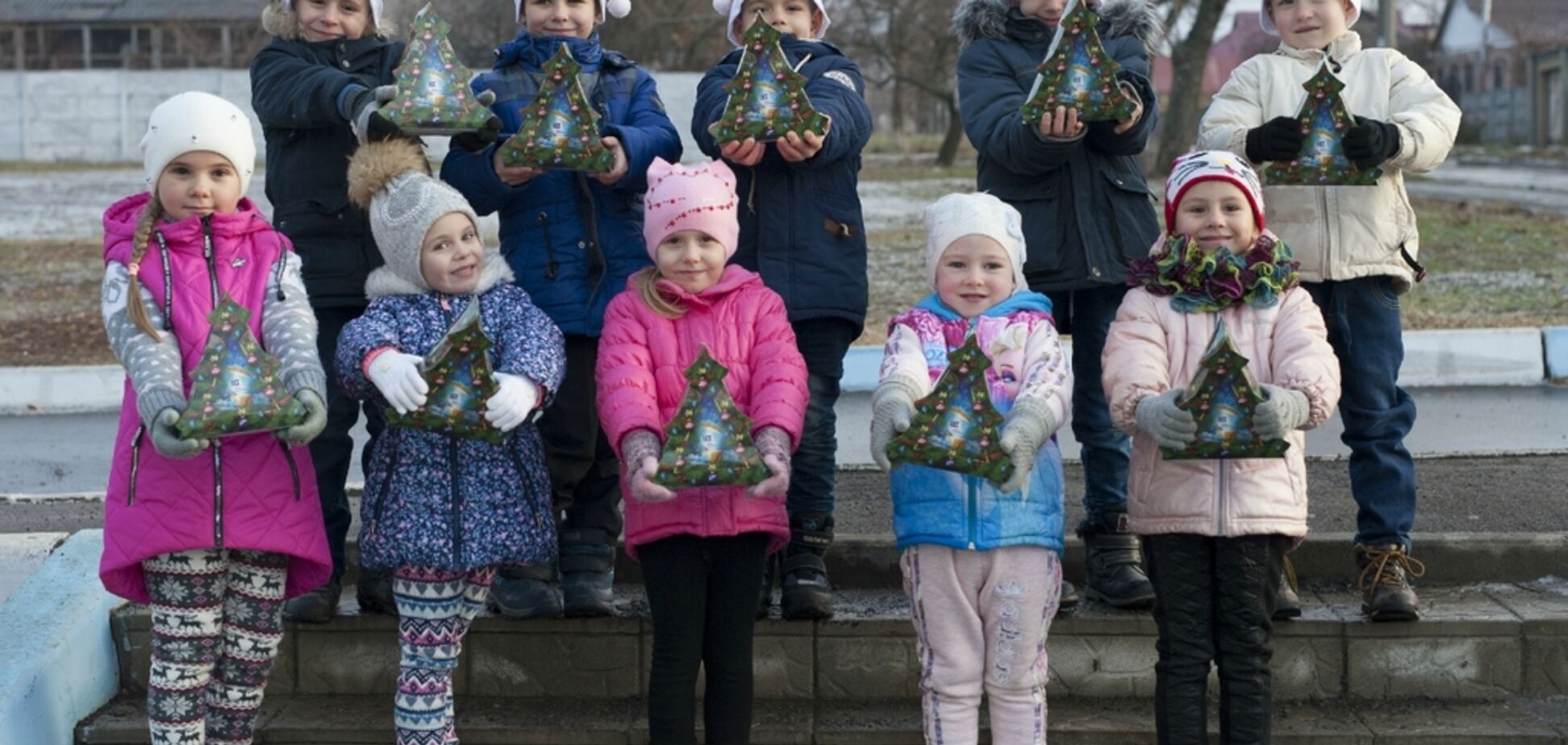 У День Миколая школярі Донеччини отримали 60 000 подарунків від благодійників