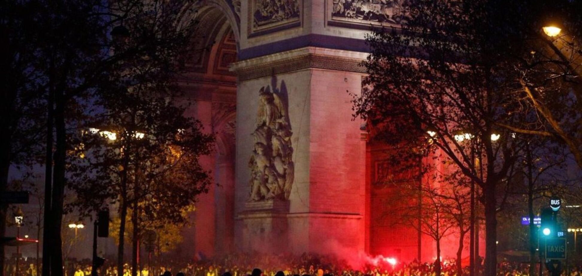 Франции грозит чрезвычайное положение: что произошло