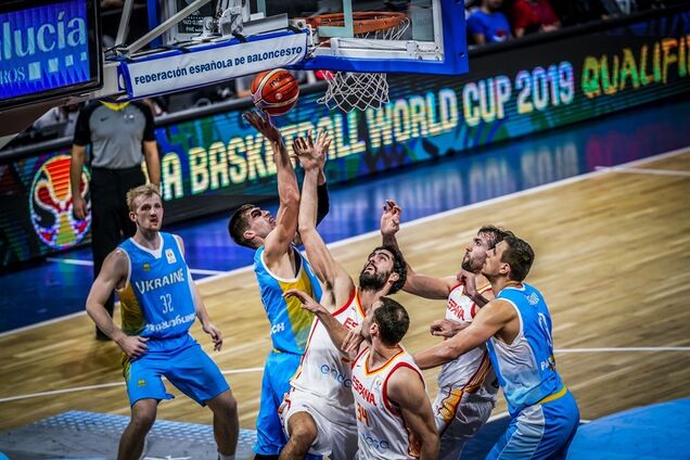Як баскетболісти України билися з іспанцями: фоторепортаж
