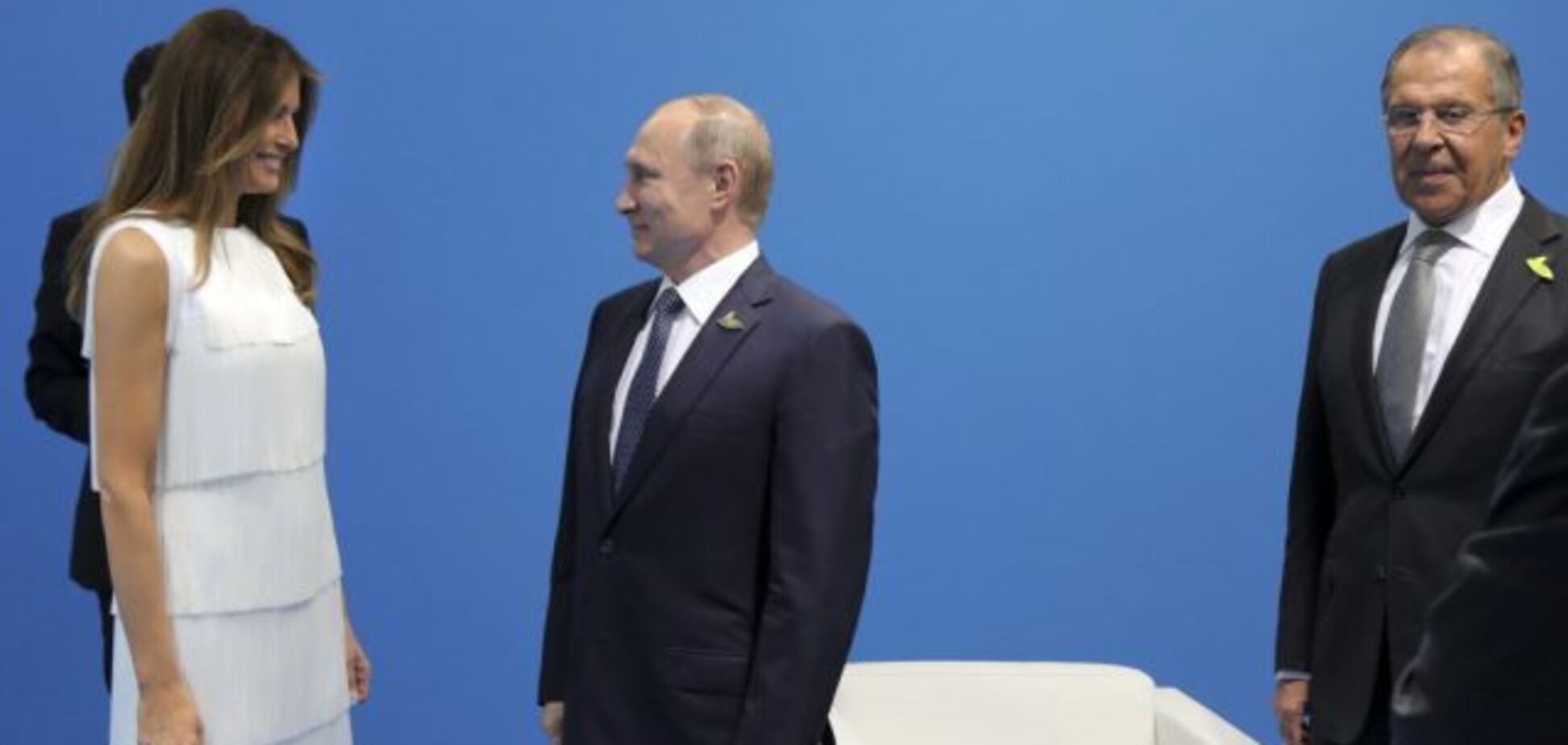 ''Оставьте в покое!'' Путин ''защитил'' Меланию Трамп после комичного фото 