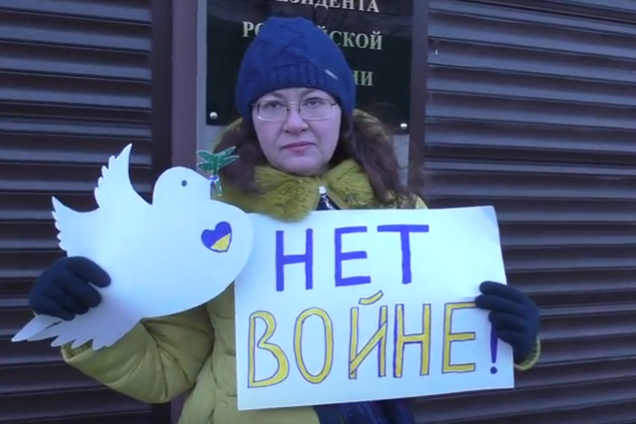 ''Путин ведет по пути Гитлера'': в Москве прошла акция в поддержку Украины