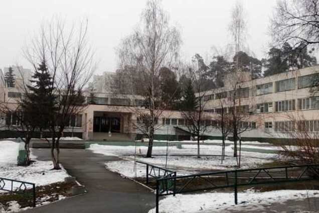 Не хочет увольняться и грозит судом: унизившая ребенка киевская учительница закатила скандал