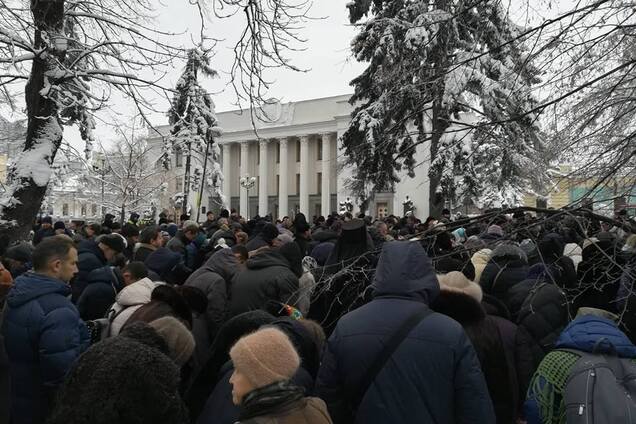 ''Моляться серед снігу': парафіяни УПЦ МП влаштували мітинг під Радою. Усі подробиці 