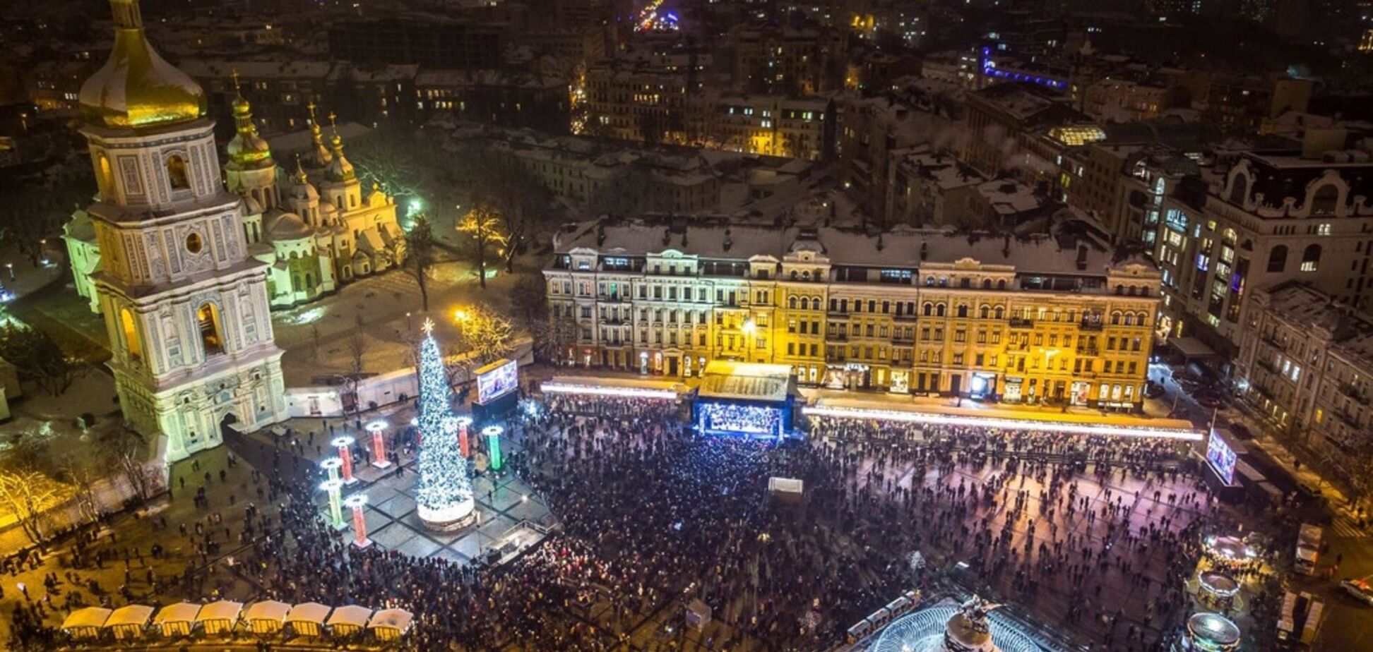 В Киеве зажгли главную елку страны: фото и видео