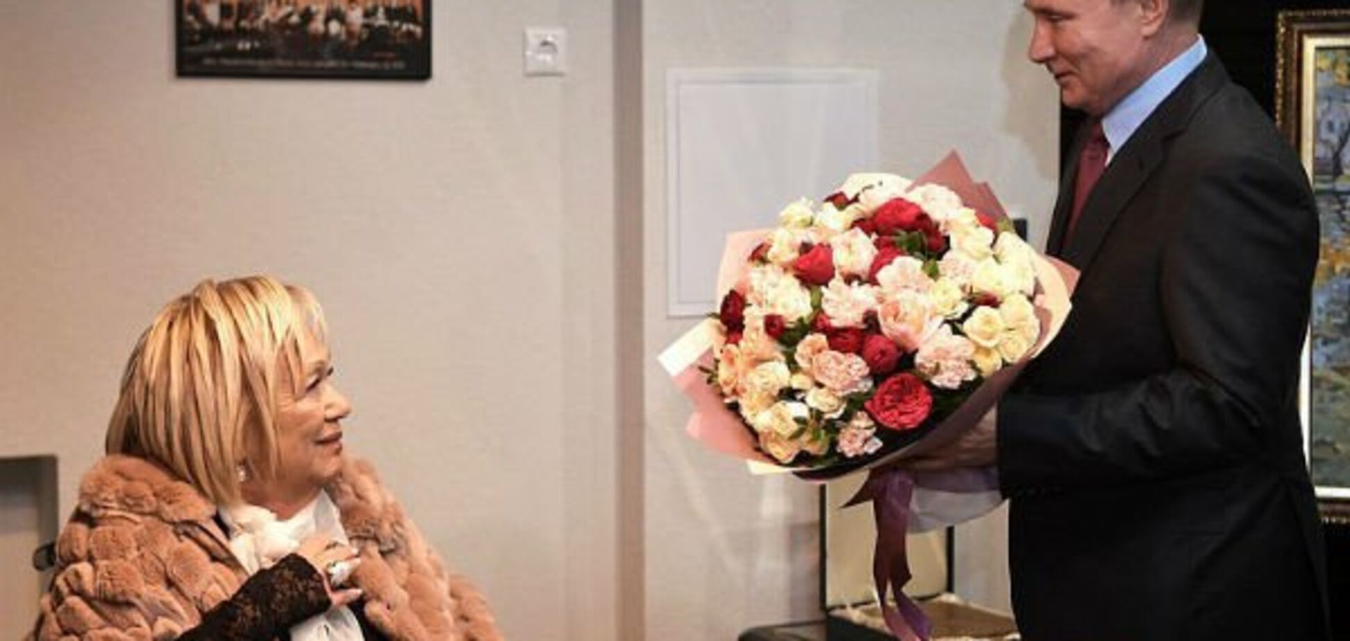 ''Мой великий друг'': Пугачеву и Путина вместе заметили в театре