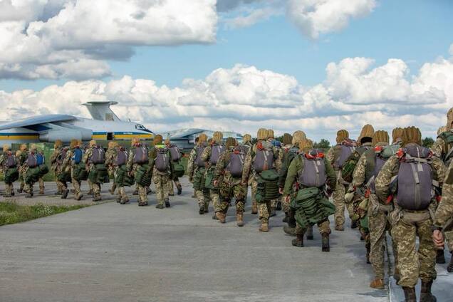 Порошенко объявил о масштабной переброске десанта к морям из-за России