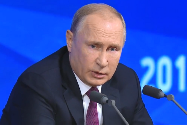 ''Скільки витрачаєте на Донбас?'' Український журналіст закидав Путіна гострими запитаннями