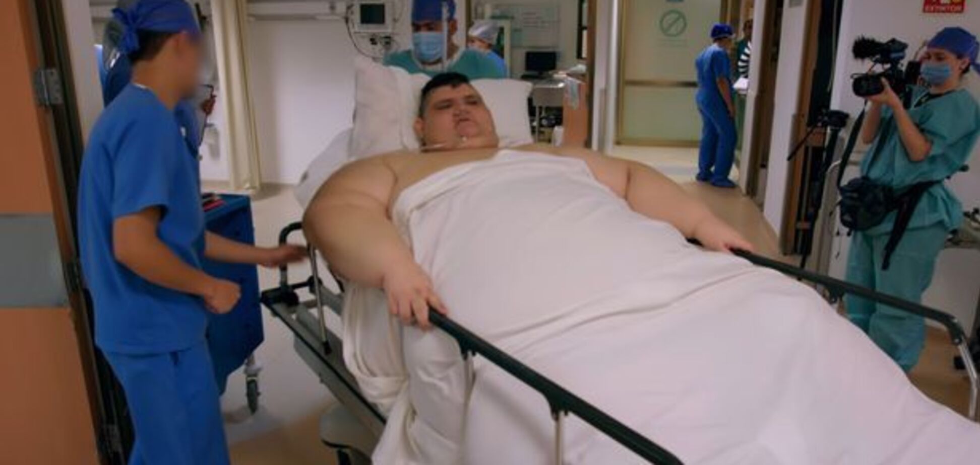 Самый толстый человек мира снова начал ходить: фото рекордсмена 