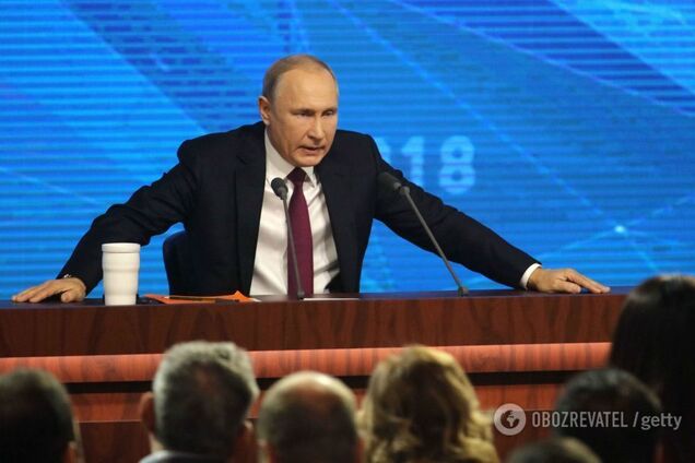 ''К Деду Морозу за помощью'':  журналист из России высмеял пресс-конференцию Путина