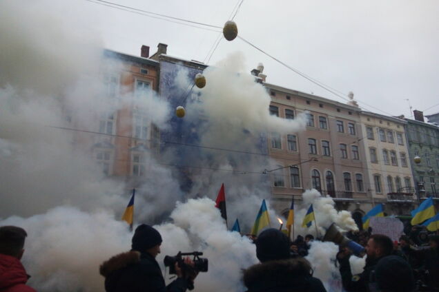 У Львові влаштували масовий протест під прокуратурою і поліцією: з'явилося відео