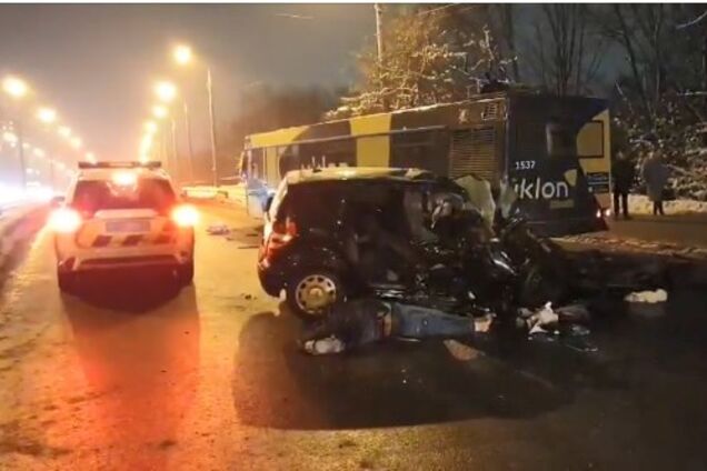 У Києві в ''п'яній'' ДТП загинула вагітна: відео з місця аварії