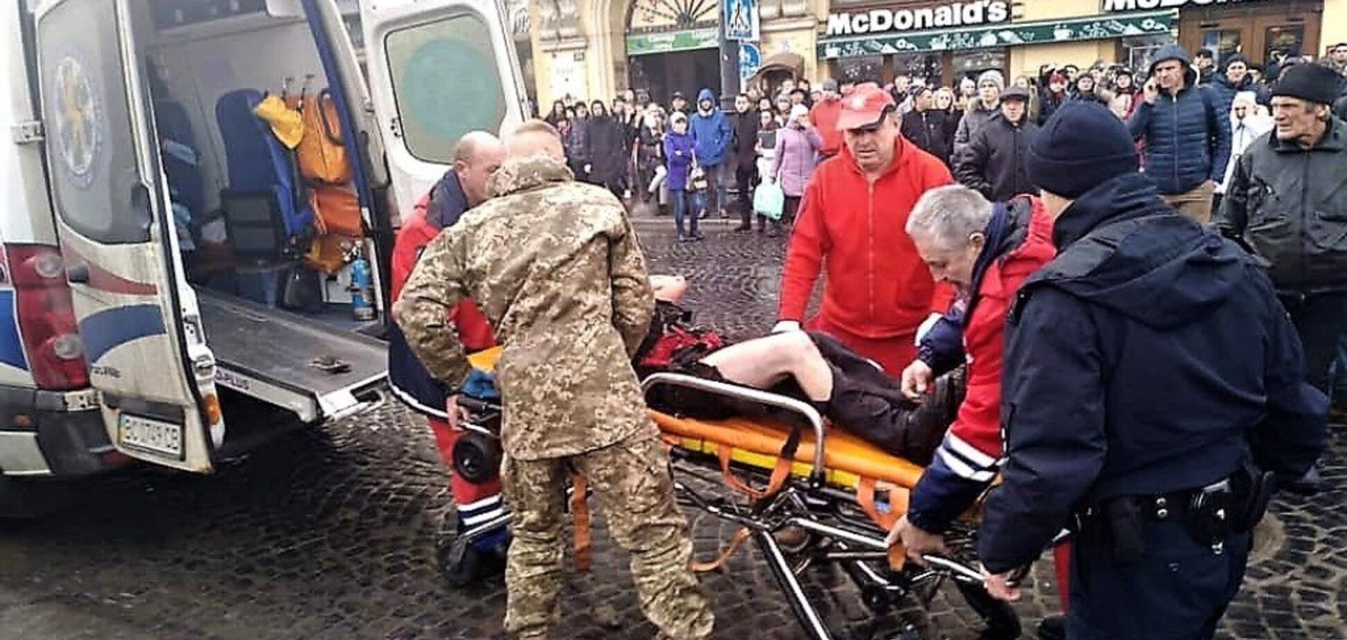 Герой! Украинский боец бросился спасать раненых после взрыва во Львове