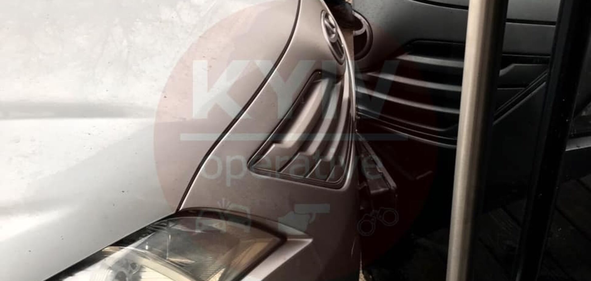 ''Хотів тусити!'' У Києві водій на авто влетів у нічний клуб